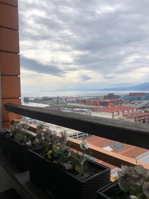 Attico Nelle Torri Di Fiumara Apartamento Génova Exterior foto
